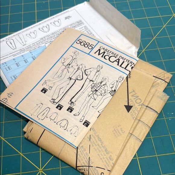 McCall's 5685 Sewing Carefree Tracksuit Jogger Pattern - Picture 8 of 8